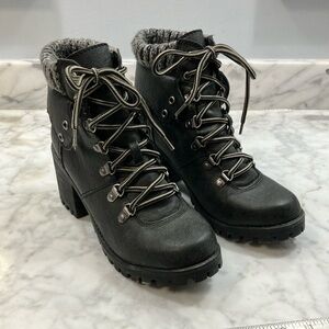 UNIONBAY Black and Gray Lace Up combat Boots  Size 8 chunky heel 3 in heel
